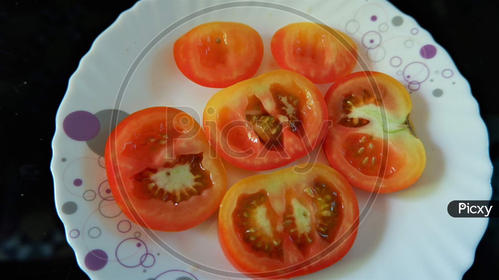 cut piece tomato on the plate