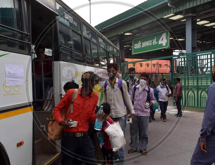 Migrant Workers Stranded In Gujrat Arrive At Prayagraj Railway Station During Nationwide Lockdown Amidst Coronavirus Or COVID- 19 Pandemic, Prayagraj, May 10, 2020