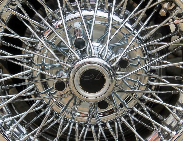 Close up of a wheel rim of an old timer car