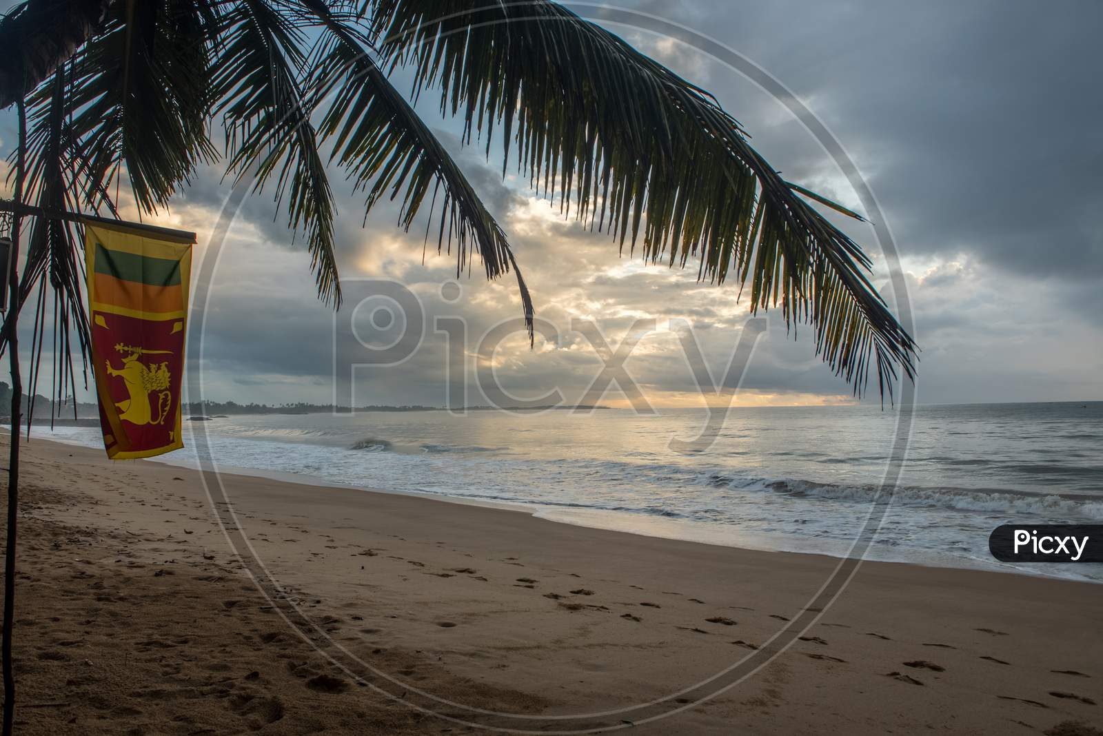 Tangalle, Sri Lanka : 2020 Nov 25 : Flag Of  In The Sunset In The Beach Of Tangalle, Sri Lanka.