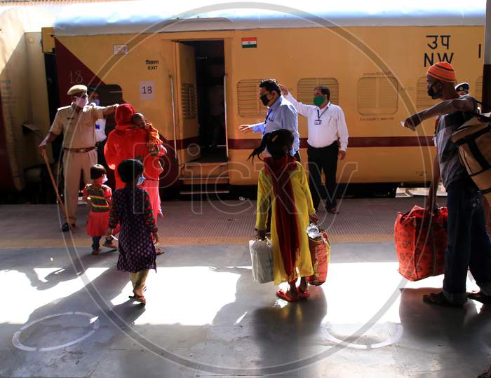 Stranded migrant going Pashchim Bangal state by special train during a government-imposed nationwide lockdown as a preventive measure against the COVID-19 coronavirus in Ajmer, Rajasthan, India on 04 May 2020.