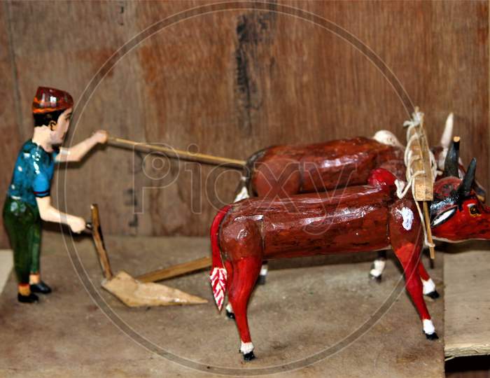 Handmade Toys Made Of Papers,The Farmer With Two Cows
