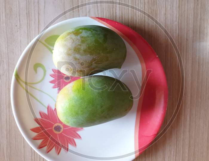 These are mango fruits