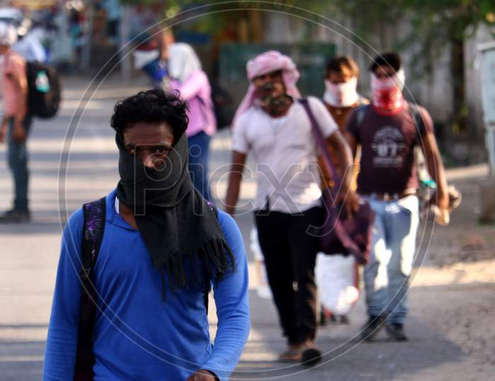 Migrant workers walks along a road as they leave working place for their homes during a government-imposed nationwide lockdown as a preventive measure against the COVID-19 in Ajmer, Rajasthan, India on 06 May 2020.