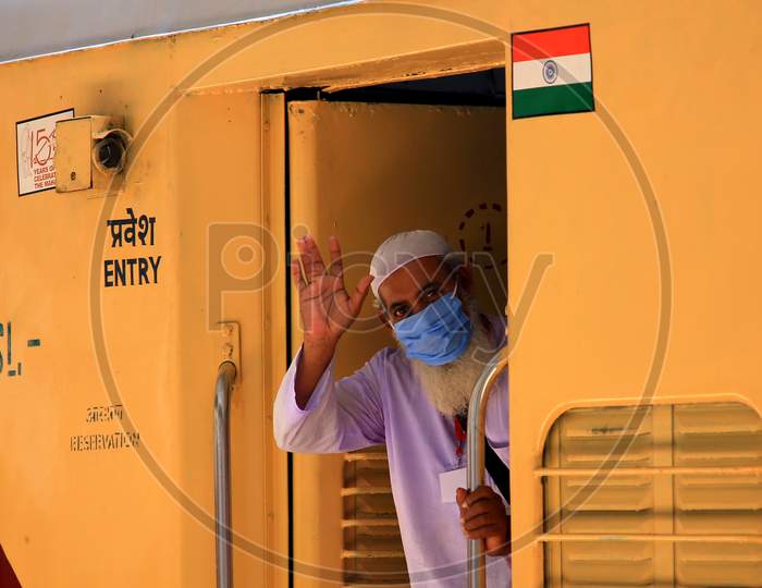 Stranded migrant going Pashchim Bangal state by special train during a government-imposed nationwide lockdown as a preventive measure against the COVID-19 coronavirus in Ajmer, Rajasthan, India on 04 May 2020.