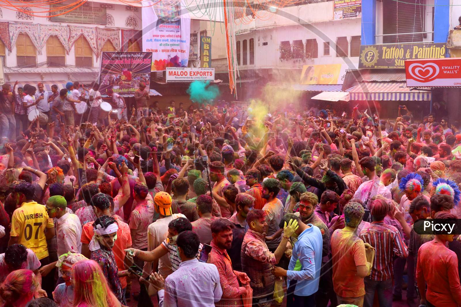 foreign tourist holi in india