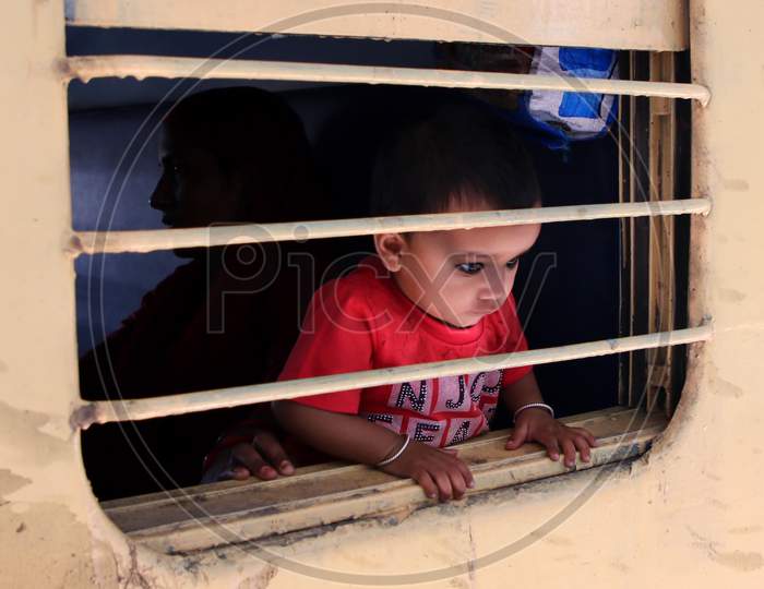  A Stranded migrant boards a special train to Bihar State from Ajmer railway station during a government-imposed nationwide lockdown as a preventive measure against the COVID-19 coronavirus, in Ajmer on May 13, 2020.
