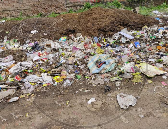 Plastic pollution in India , Dumping side in india.