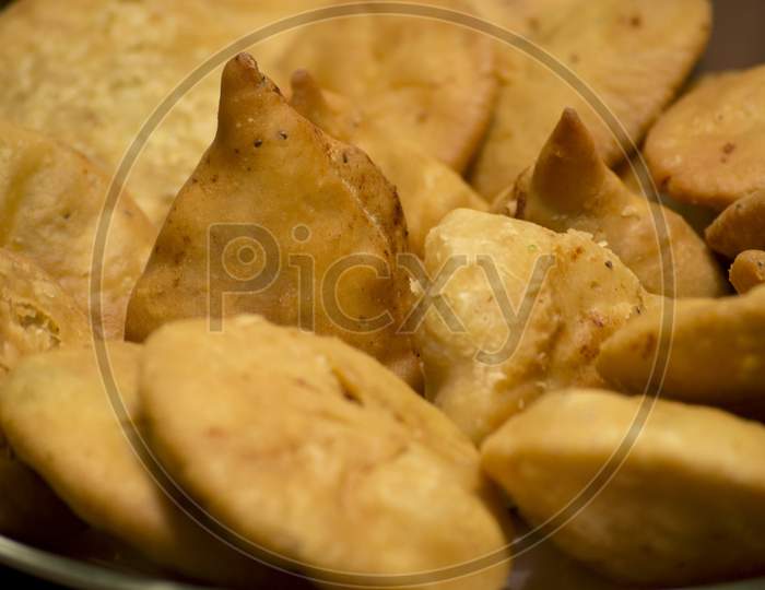 Samosa and matthi(mathari/kachori) Indian dish made of fine wheat flour stuffed with potato mesh