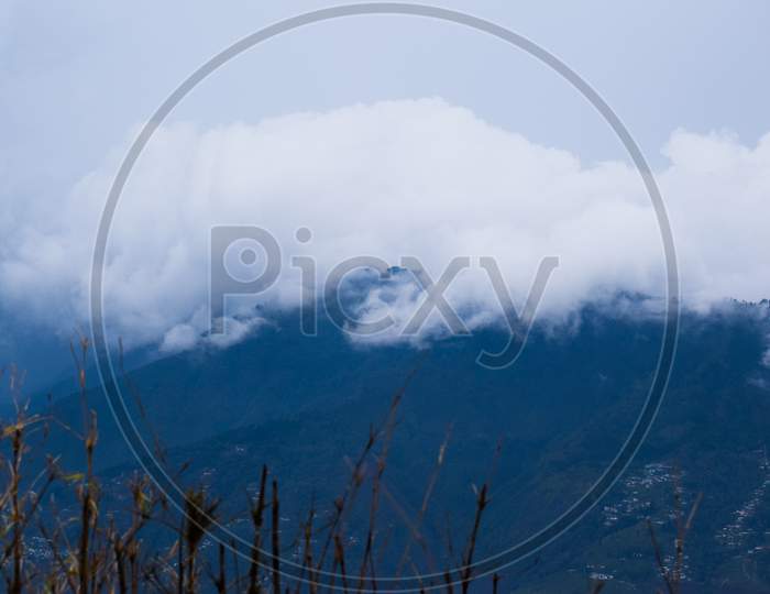 Hill and cloud at Sandakphu in Darjeeling