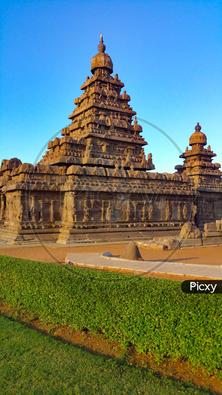 Beautiful Shore Temple in Mahabalipuram