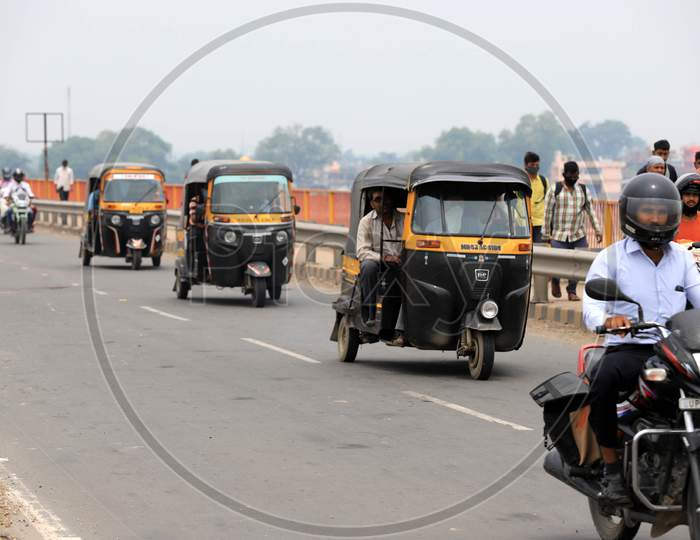 Migrants Traveling In Auto Rickshaw To Their Native Places During Nationwide Lockdown Amidst Coronavirus Or COVID-19 Pandemic in Prayagraj