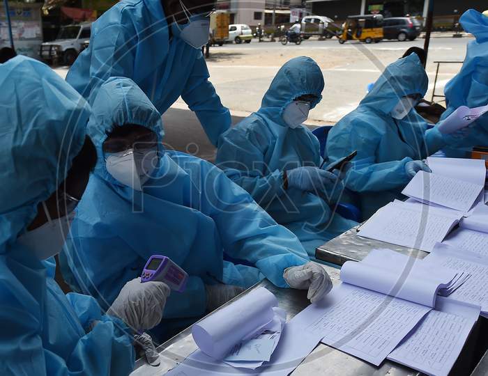 Health Workers Conducting The Thermal Screening Of Migrant Labourers From Bihar During The Ongoing Nationwide Lockdown In The Wake Of Coronavirus Pandemic, In Chennai