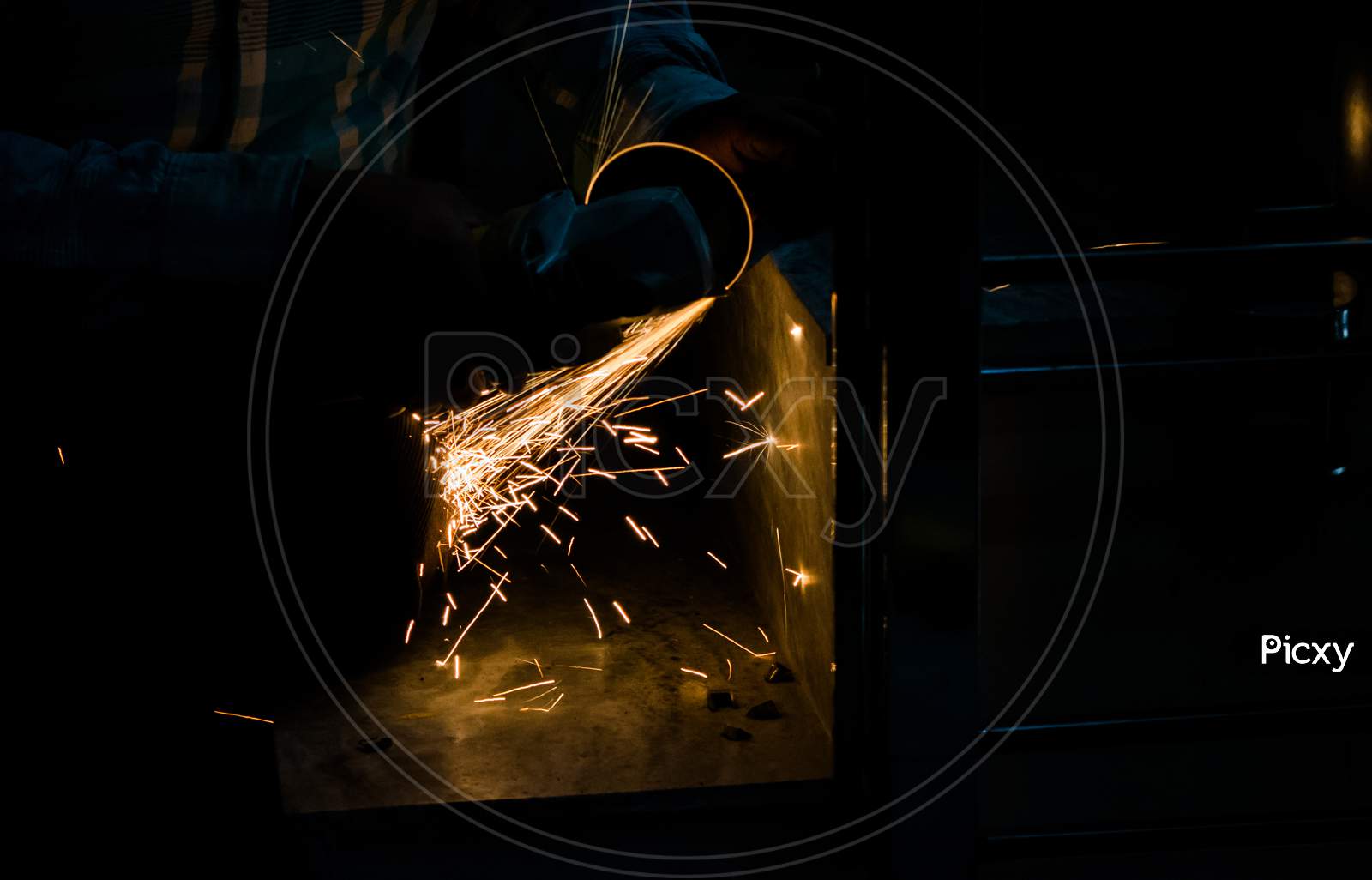 cutting iron with angle grinder