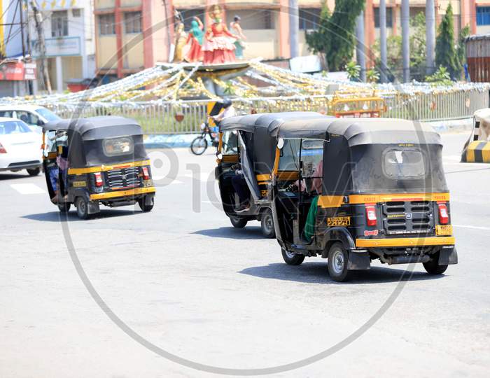 Migrant Workers From Mumbai travelling In Auto Rickshaw  To Their Native Places During Nationwide Lockdown Amidst Coronavirus Or COVID-19 Pandemic In Prayagraj May 14 2020