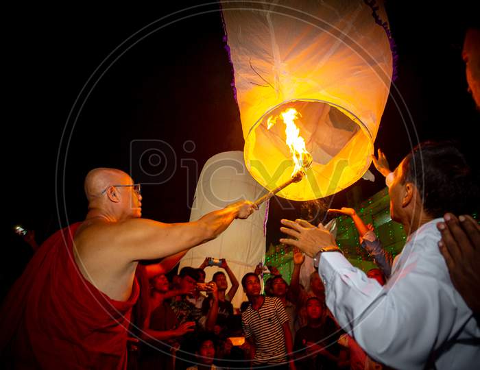 Bangladesh – October 13, 2019: A Buddhist Monk With His Disciples Trying To Fly A Paper Lantern At Ujani Para Buddhist Temple In Bandarban, Bangladesh.