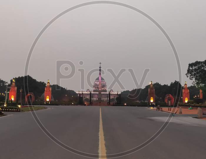 Awesome view of the main gate of Rashtrapati Bhavan and Jaipur Column in the courtyard of Presidential Residence in New Delhi, India.