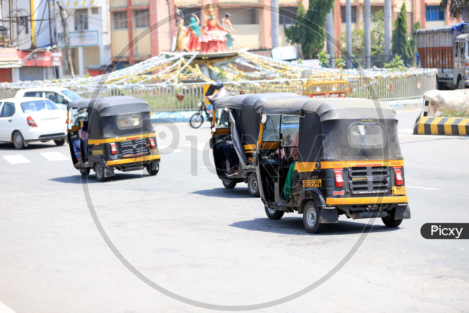 Migrant Workers From Mumbai travelling In Auto Rickshaw  To Their Native Places During Nationwide Lockdown Amidst Coronavirus Or COVID-19 Pandemic In Prayagraj May 14 2020