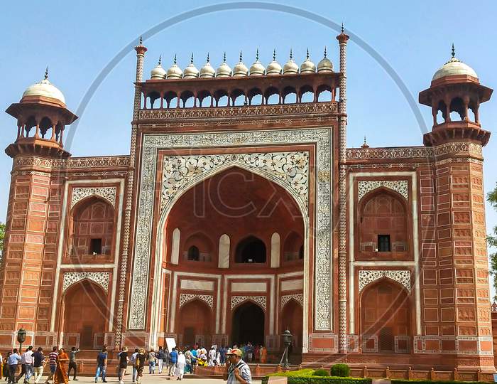 Taj Mahal front gate tourist around