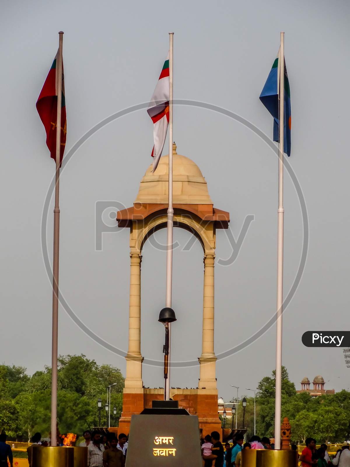 Amar Jawan Jyoti, India gate is located in the center of New Delhi.