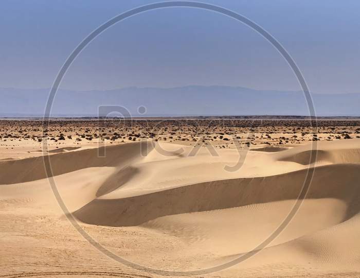 Shifting sand of the Sahara Desert