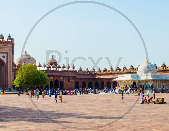 Fatehpur Sikri fort is a town in the Agra District of Uttar Pradesh, India. Buland Gate, Dadupura,