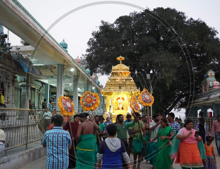 Hindu temple function