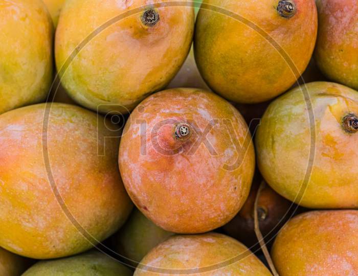 Pile Of Rip Mangoes Background