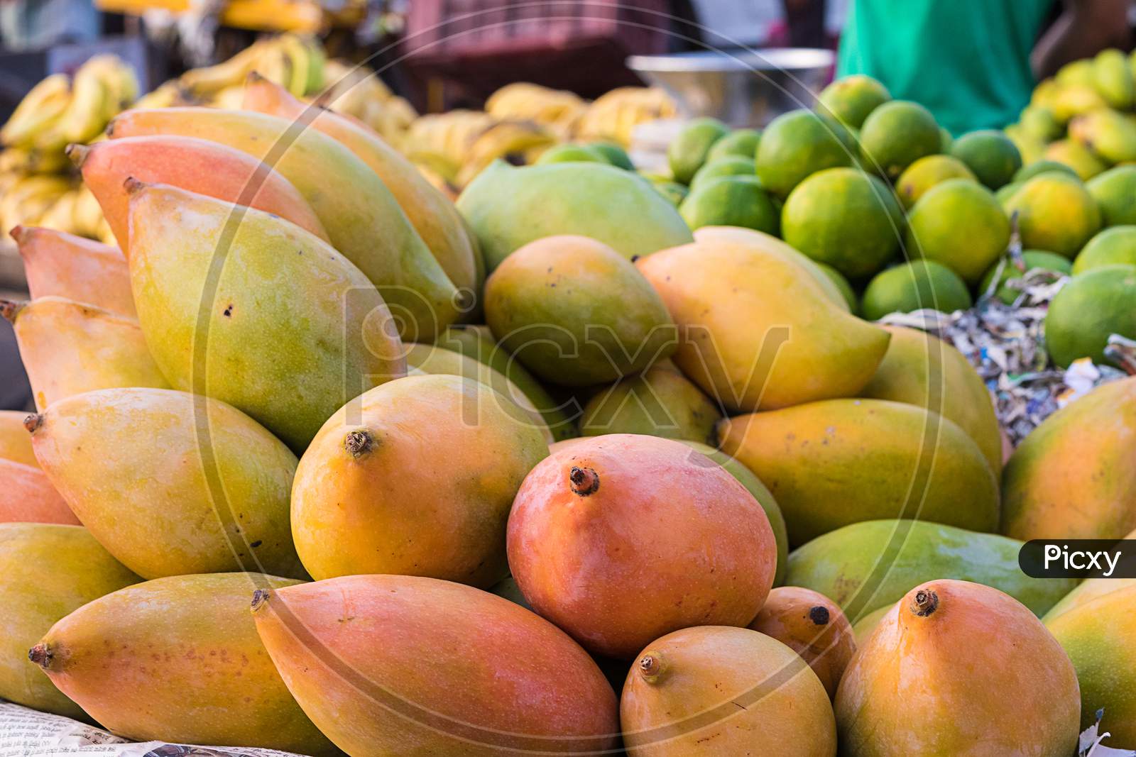 Pile Of Organic Mangoes And Other Fruits In Market, Background