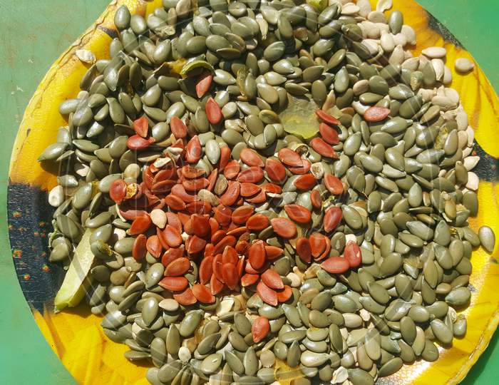 Green and red melon seed