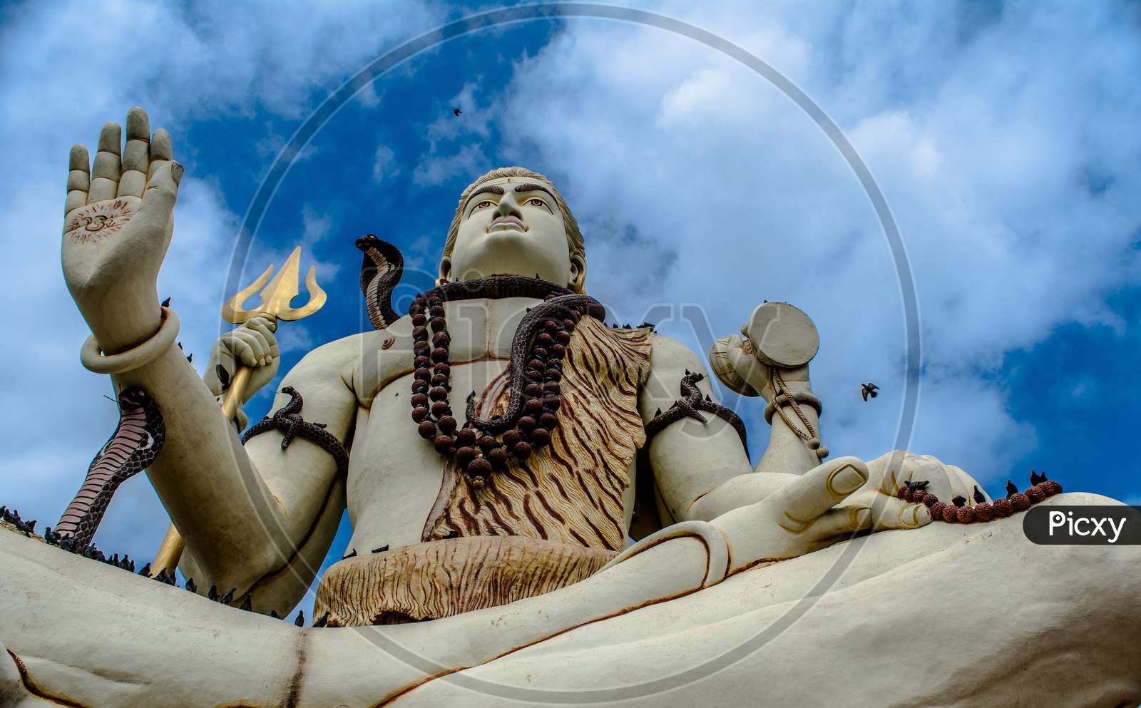 Big shiv statue.Nageshvara is one of the temples mentioned in the Shiva Purana and is one of the twelve Jyotirlingas.