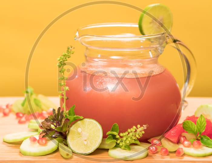 healthy fruit juice(drink) to beat the heat in summer