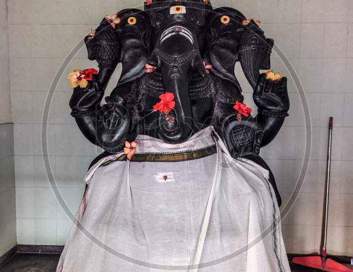 God ganesh statue Tamil God