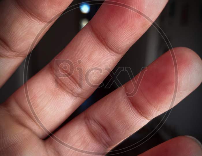 Men hand four fingers wallpaper