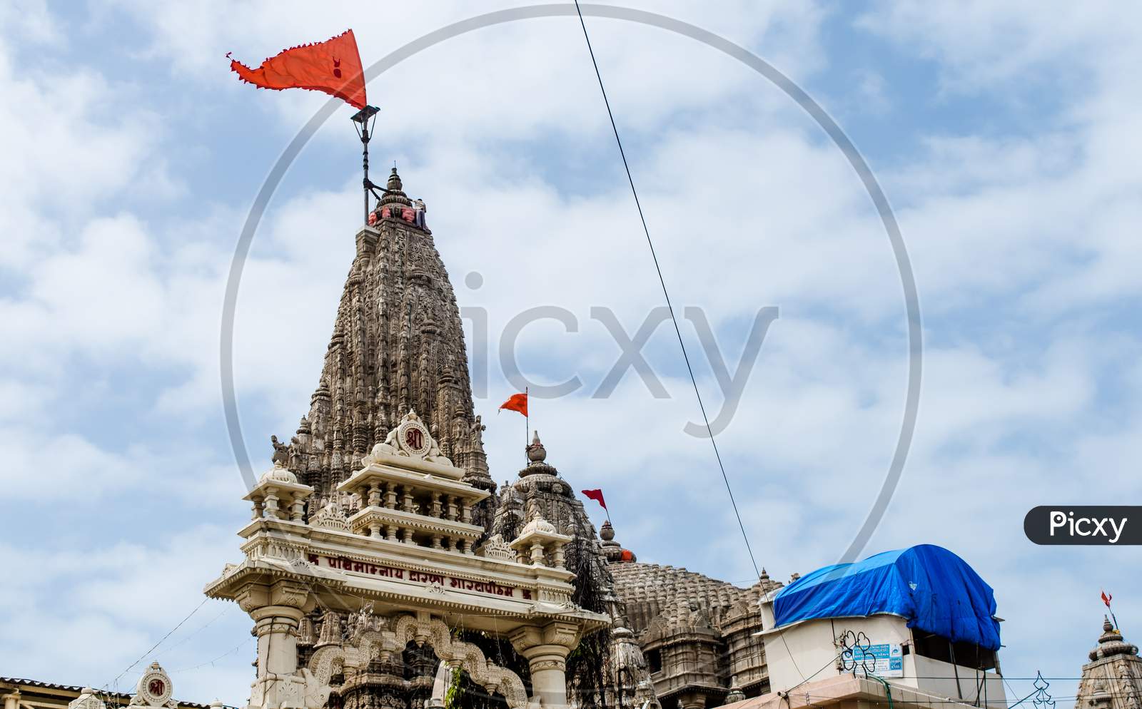 dwarkadhish temple of gujarat is located on the banks of Gomti river