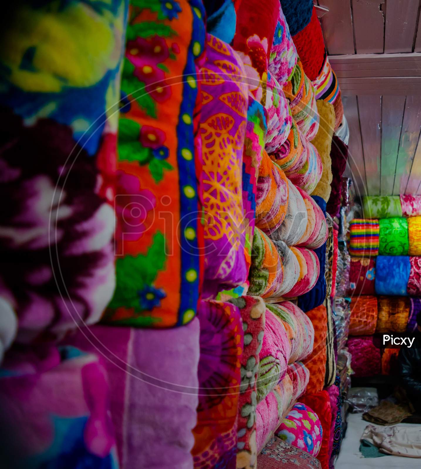 handmade colorful soft blankets made from bird bulbul fur, Patnitop Jammu