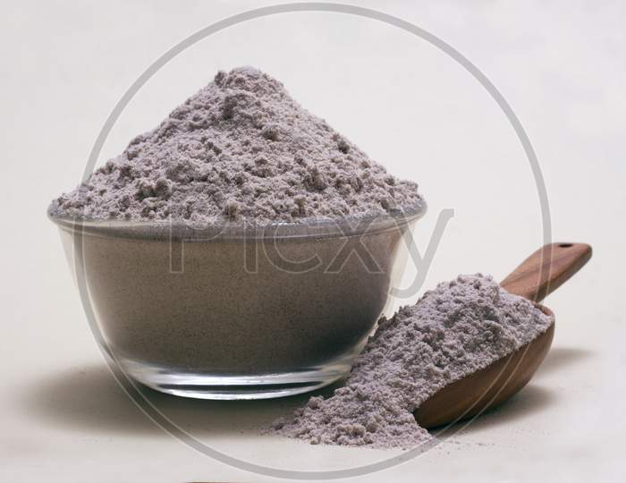 Multigrain powder with brackdrop