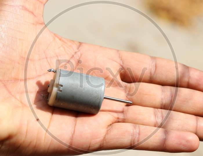Dc Motor With Long Shaft Used In Hobby Projects