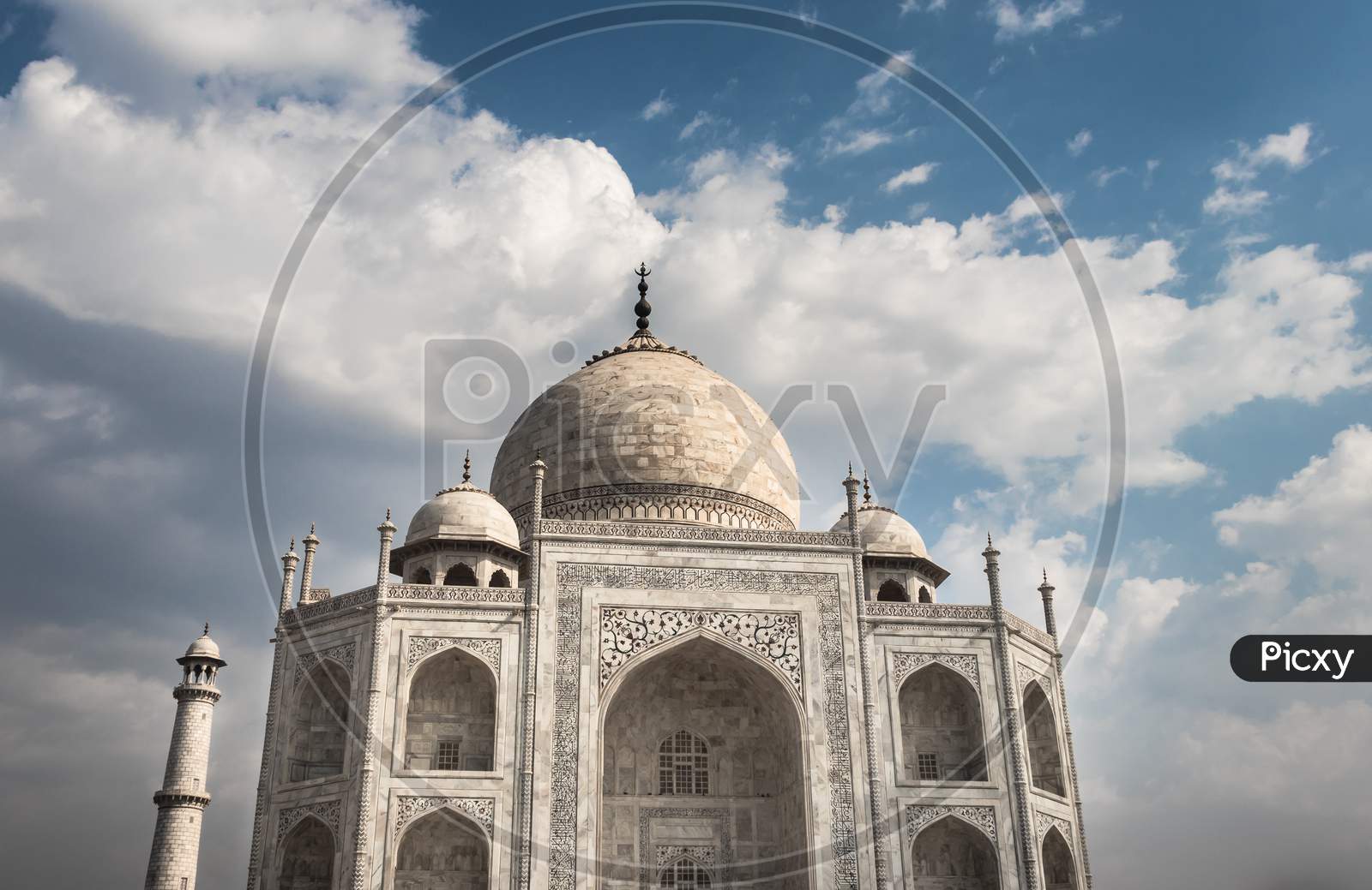 Tajmahal One Of The Seven Wonders Of World Image With Blue Sky Background