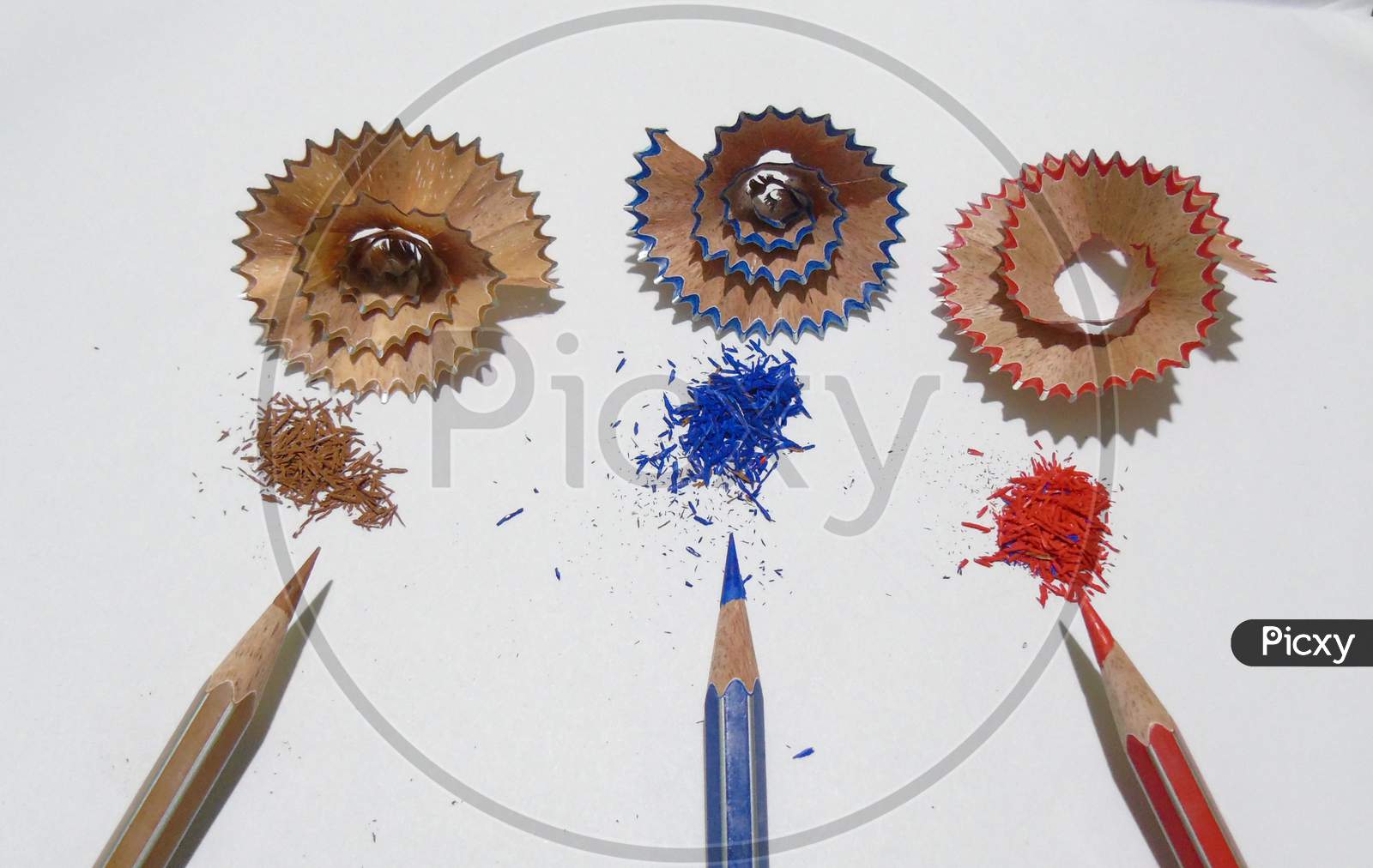 Color pencil waste craft design