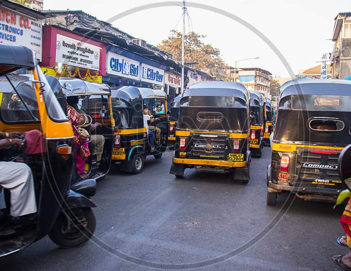 Mumbai, Maharashtra, India - June 4Th, 2019 : Indian Auto-Rickshaws On Streets Of Mumbai Traffic - Image
