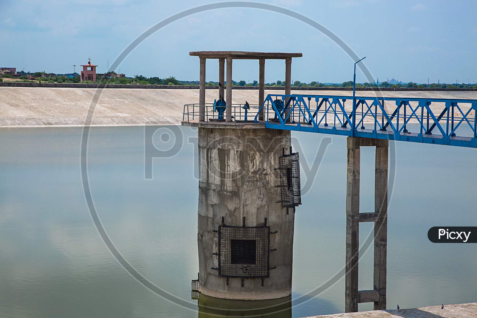 Jodhpur, Rajasthan, India - September 13Th, 2019: Beautiful View Of Surpura Dam Water Body Iron Bridge - Image