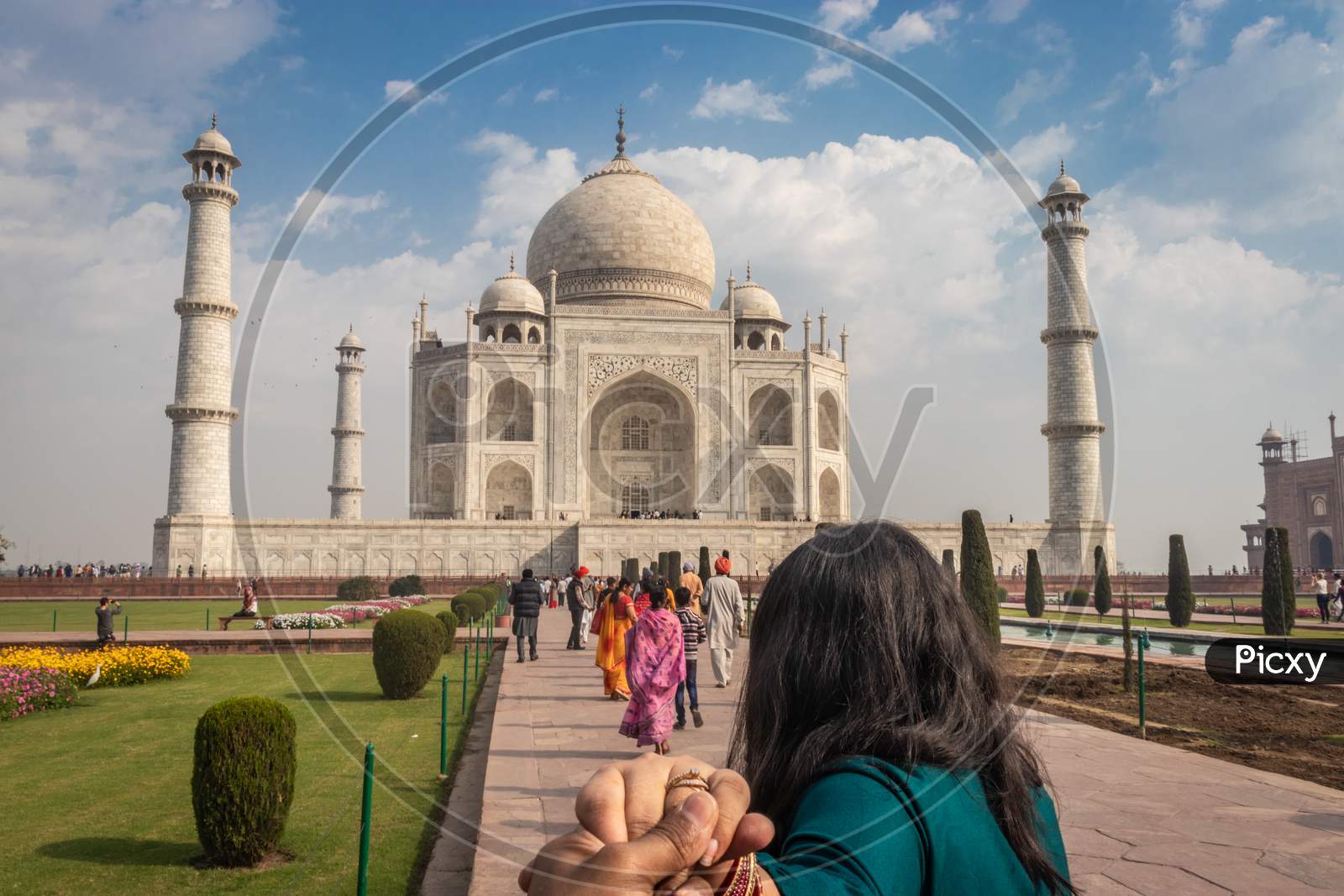 Couple At The Tajmahal The Symbol Of Love And The Seven Wonders Of The World