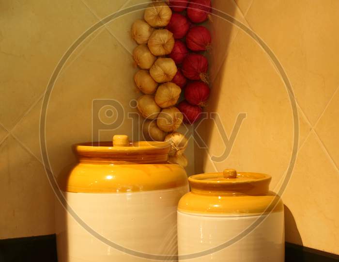 Ceramic jar with bunch of garlic