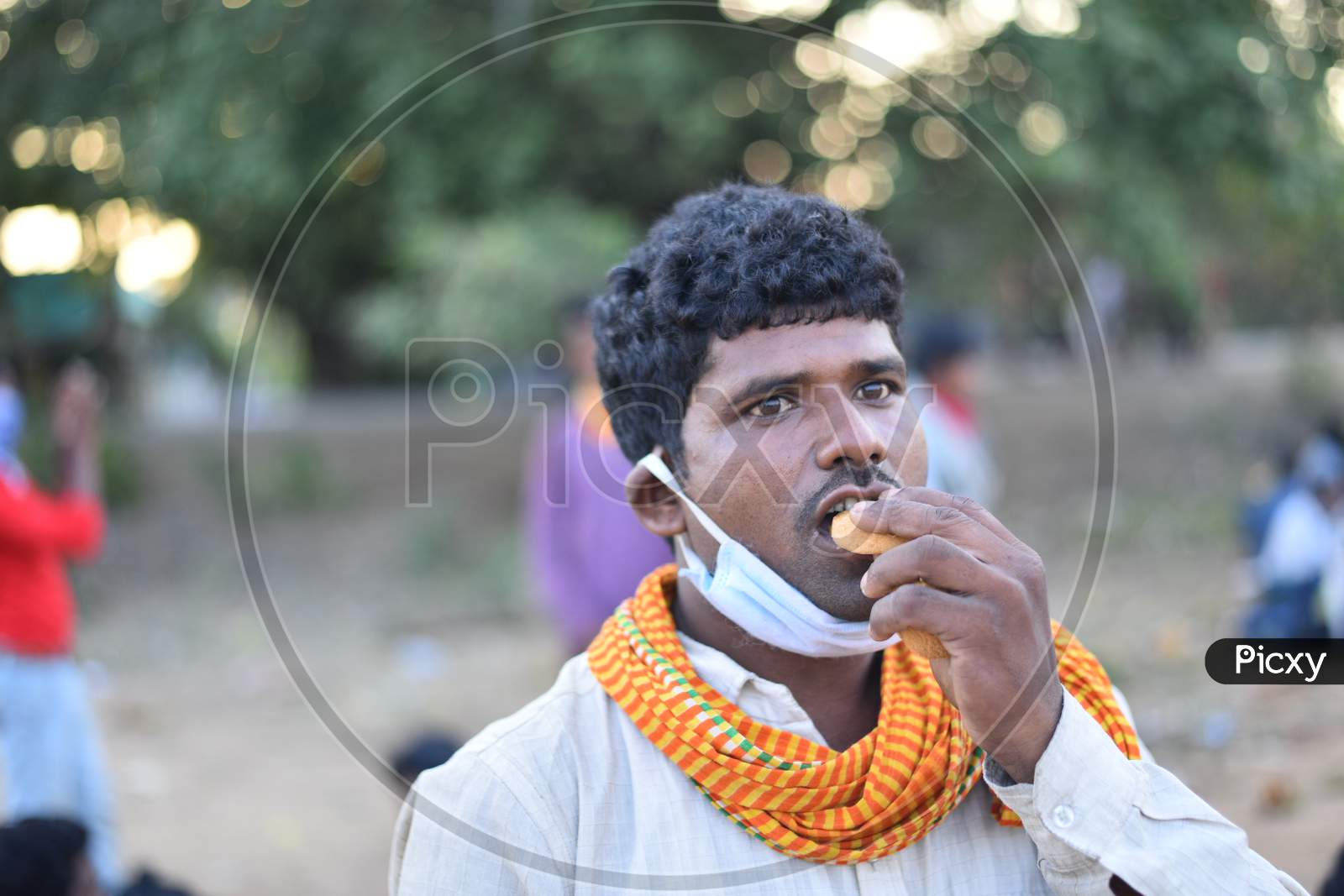 a migrant worker eats a biscuit