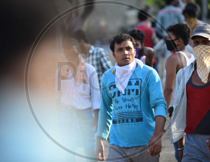 Migrant workers from Odisha, West Bengal and Bihar waits for clearance at Telangana-Andhra Pradesh Border to move to their hometowns , Aswaraopet, Telangana, May 16,2020