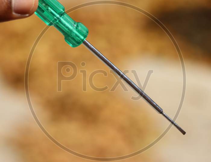 Flat Type Screwdriver With Green Handle