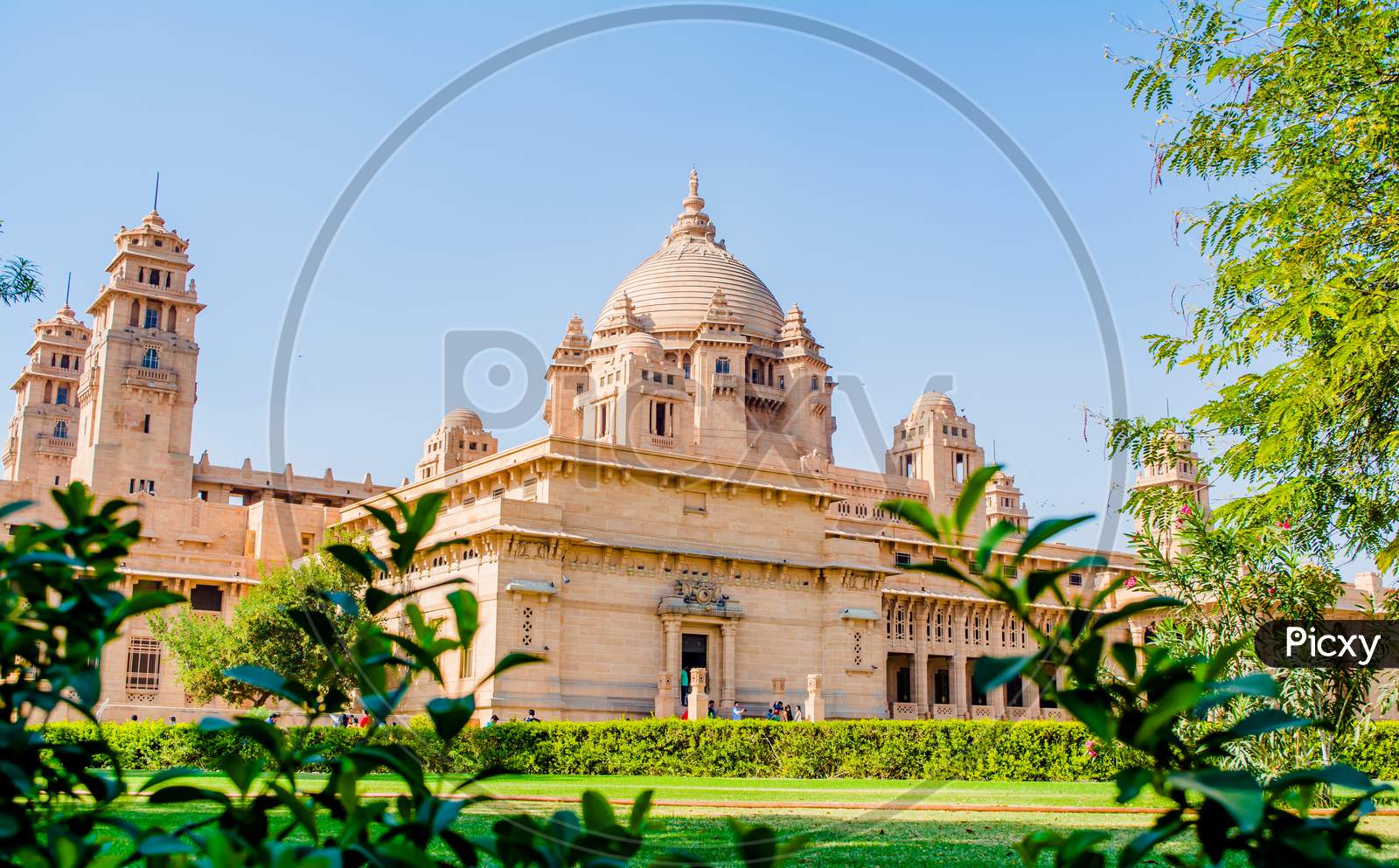 Taj Umaid bhawan palace jodhpur is a magnificent piece of Rajasthan’s heritage
