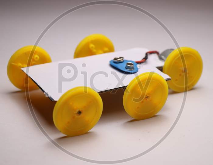 Mini Electric Car Toy With Five Wheels