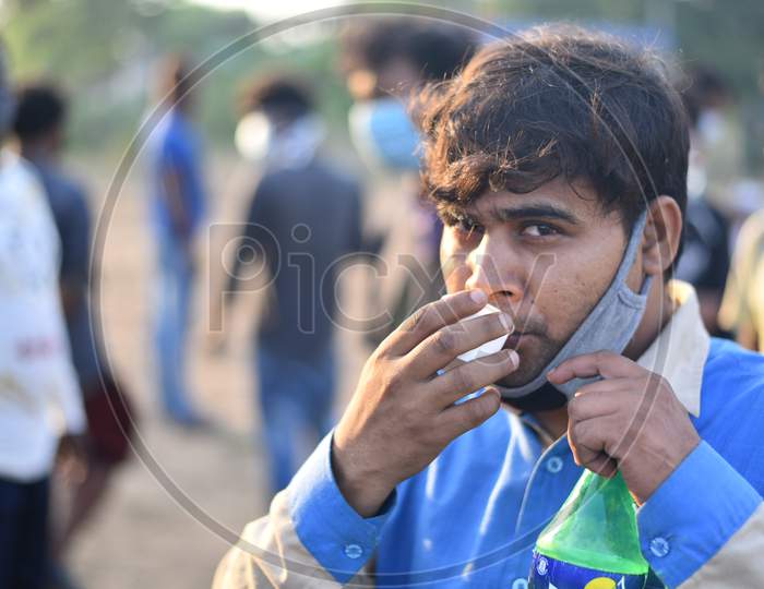 A Migrant worker from Odisha, West Bengal and Bihar waits for clearance at Telangana-Andhra Pradesh Border to move to their hometowns , Aswaraopet, Telangana, May 16,2020
